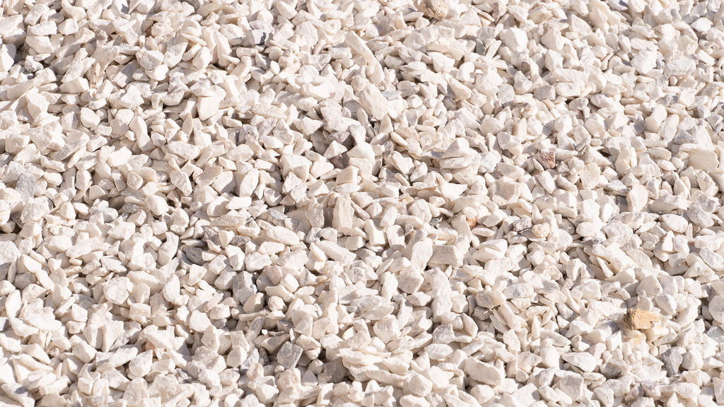 Utah White 3/4 inch decorative rock, close-up