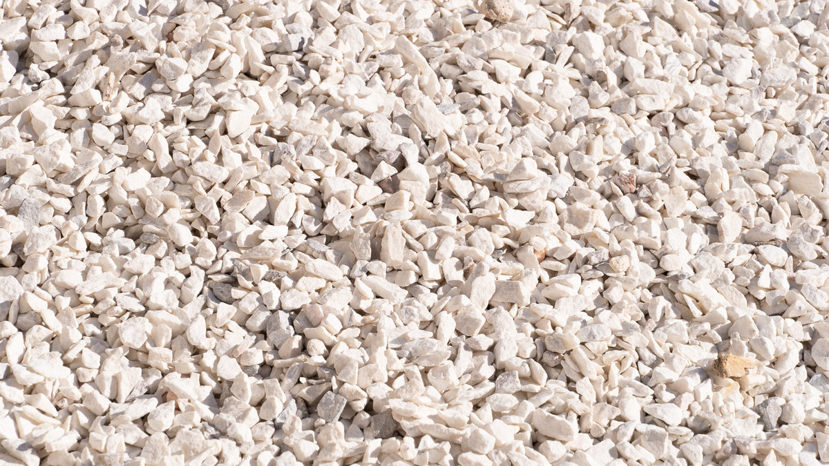 Utah White 3/4 inch decorative rock, close-up